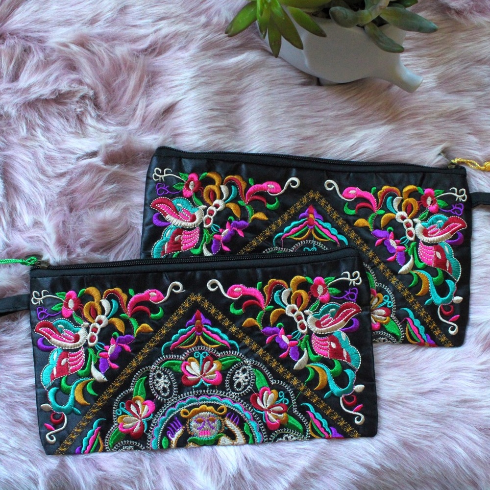 Gorgeous Flower Embroidered Clutch - Picture 5 of 6